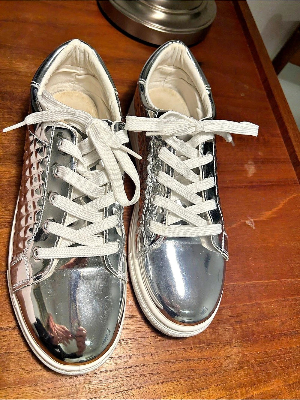 Qupid MATTHEW Shiny Silver Geometric Sneakers US 10